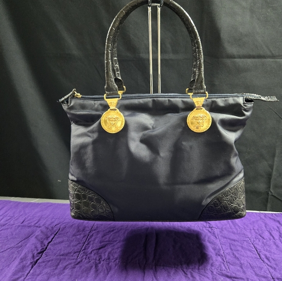 AUTHENTIC GIANNI VERSACE VINTAGE MEDUSA NYLON AND LEATHER BAG - Picture 2 of 10